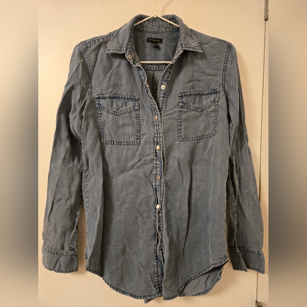 Ann Taylor Blue Denim Button-Up‎ Shirt